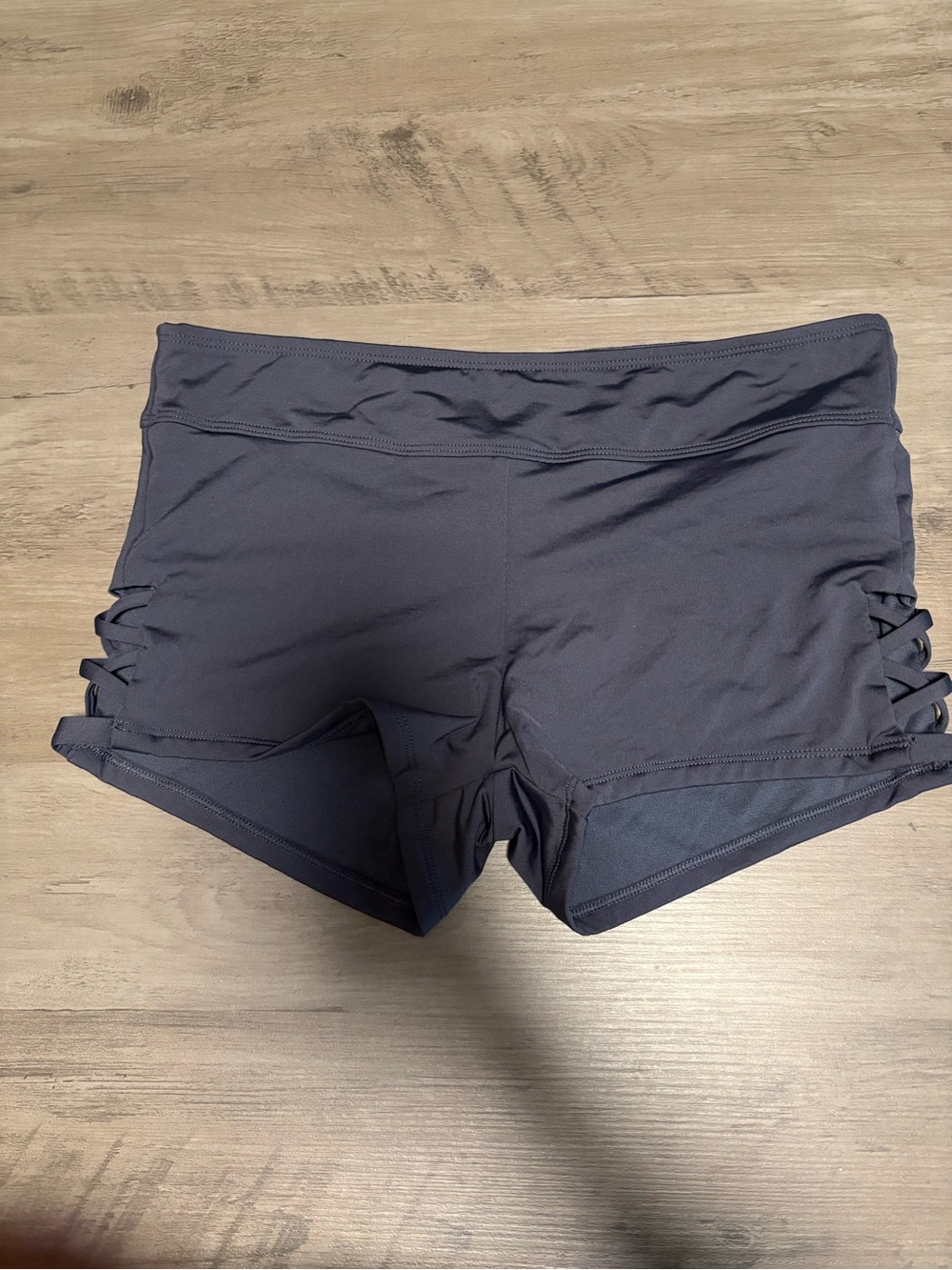 Women’s gray Athletic Side-Lace Performance Shorts size M